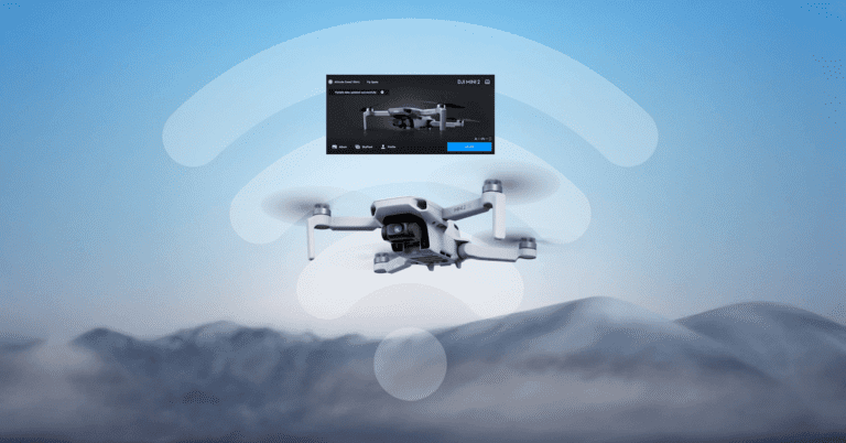 Imagem do Drone DJI Mini 2 se conectando ao celular pelo aplicativo DJI Fly.