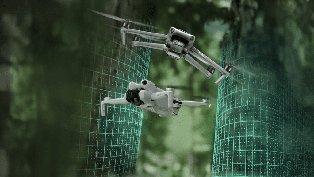 Imagem ilustrando o DJI Air 3 e o Mini 4 Pro em ação, destacando seus sistemas de detecção omnidirecional, com representações gráficas de segurança em ambientes complexos.