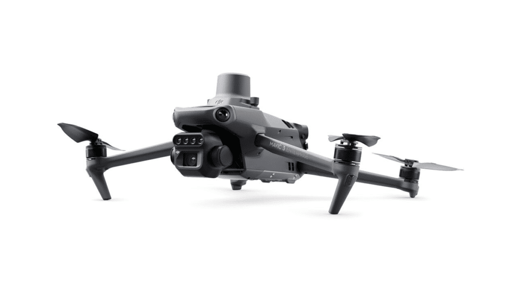 Imagem do drone DJI Mavic 3 Enterprise, projetado para aplicações profissionais, com design compacto, sensores avançados e recursos para mapeamento e georreferenciamento.