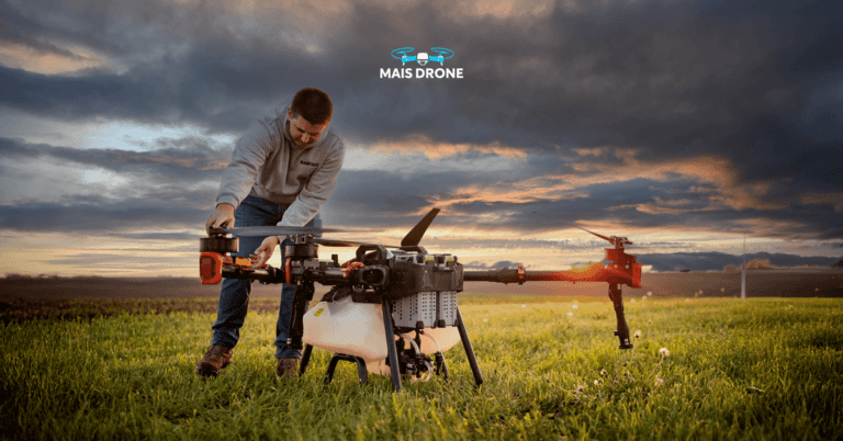 Um piloto de drone agrícola preparando o seu drone antes de uma pulverização.